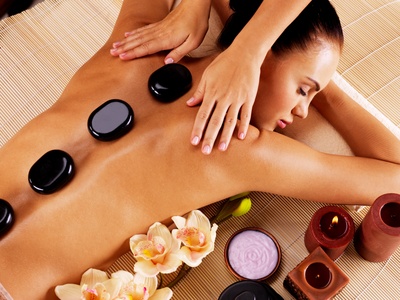 Carolas Kosmetikstudio - Hotstone Massage